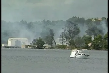 Planula vojarna u Puli, gorjeli krovovi