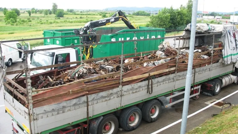 Kroz RH pro&scaron;ao radioaktivni kamion