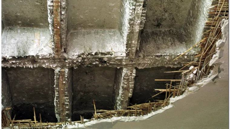 Strop se uru&scaron;io na učenike