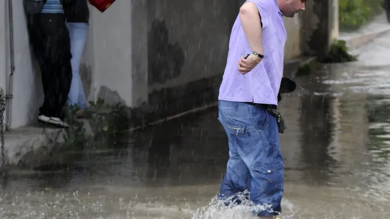 Dubrovčani do koljena u vodi