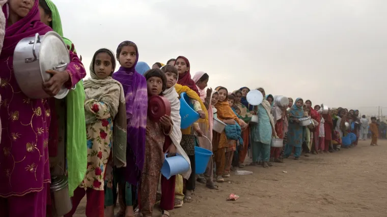 Talibani oteli 400 &scaron;kolaraca