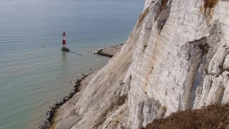 S tijelom djeteta skočili s litice