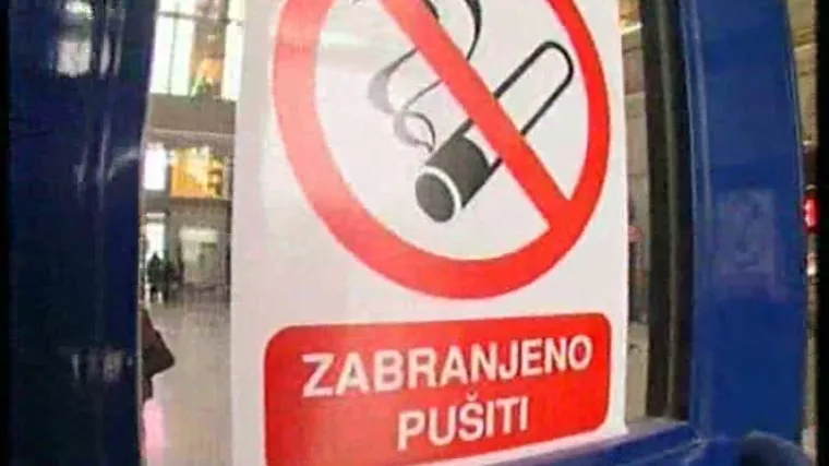 Prijetio nožem konobarici zbog zabrane pu&scaron;enja