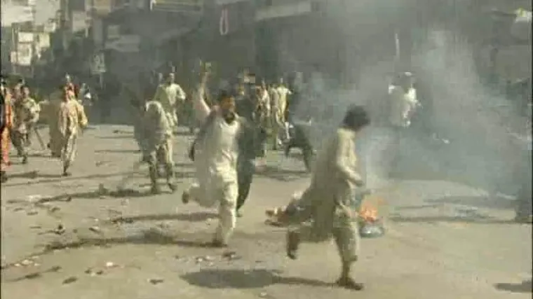 Krvavi napad na pakistansku džamiju