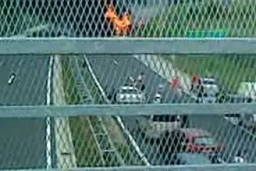 Na autoputu izgorio autobus 2