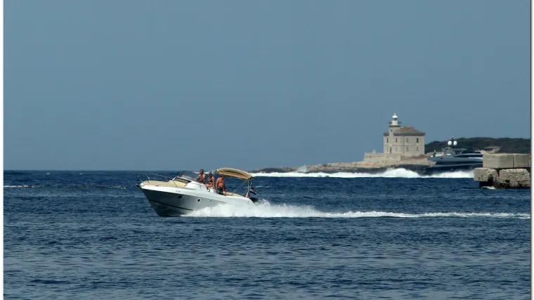 160 kg marihuane plutalo oko Brijuna