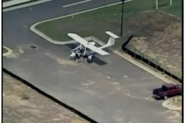 Avionom sletio na autocestu