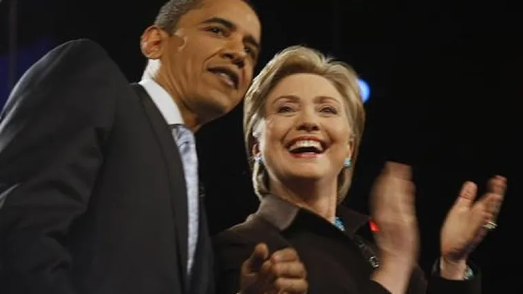 Hillary Clinton slomila lakat