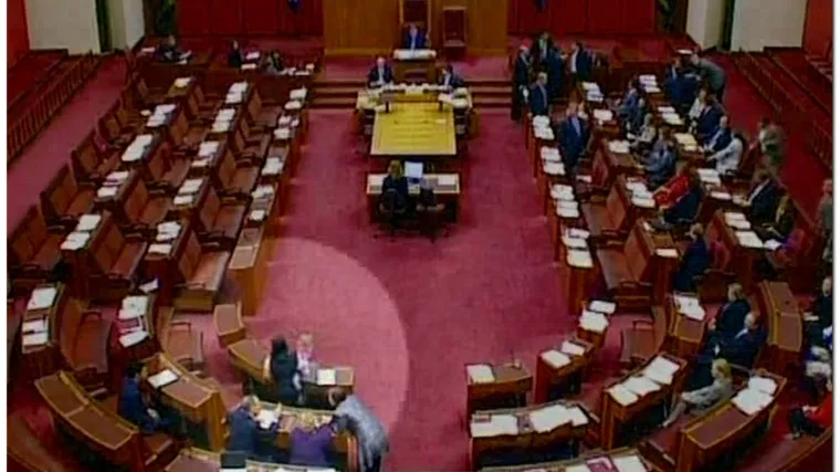 Izbacili senatoričinu kćer sa sjednice