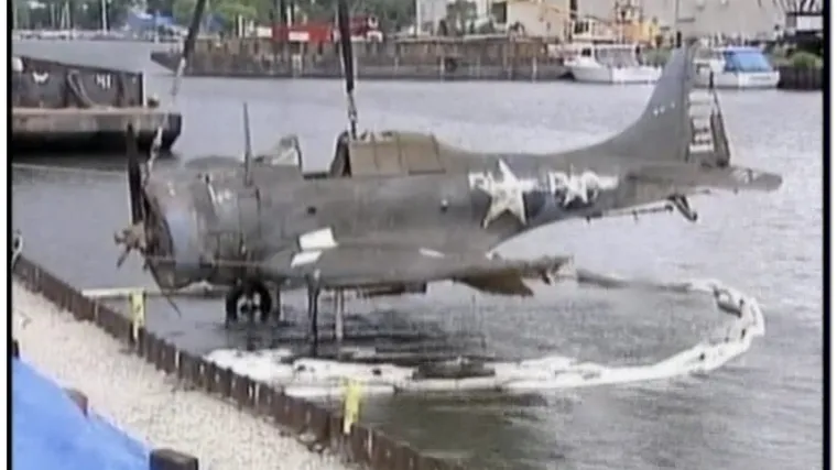 Nakon 60 godina avion izvučen iz jezera