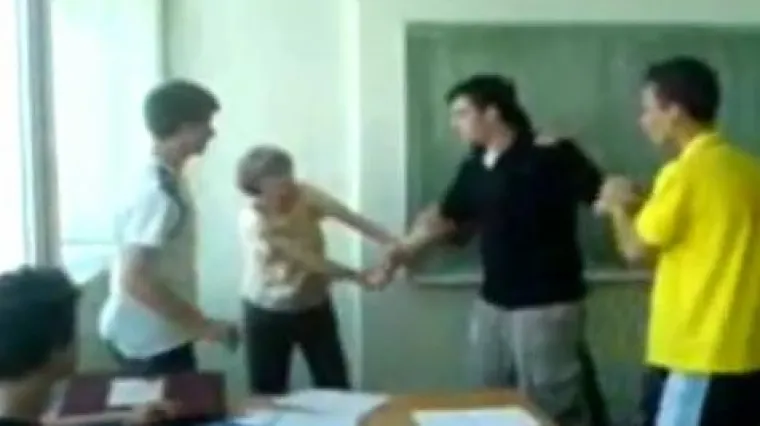 &Scaron;amarao i pljuvao profesoricu