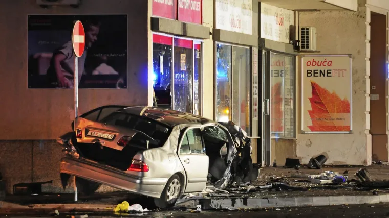 Jurio 200 na sat i zgazio tinejdžere