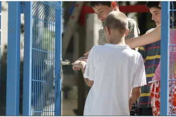 Dječaku kvaka probila prsa