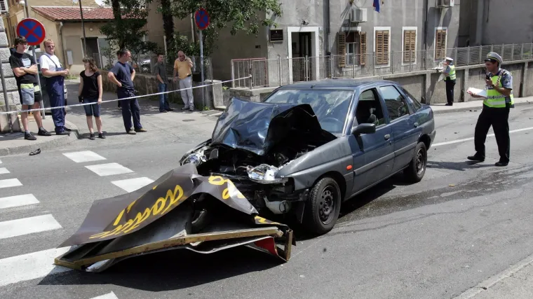 Sa 100 km/h sru&scaron;io ogradu i pregazio ženu