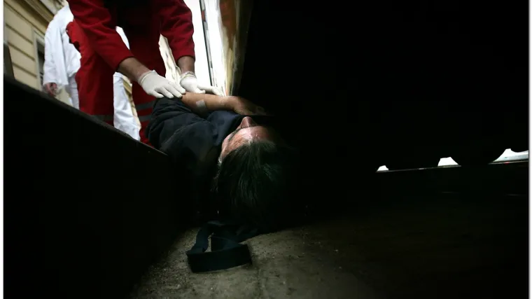 Preskačući ogradu pao pod tramvaj