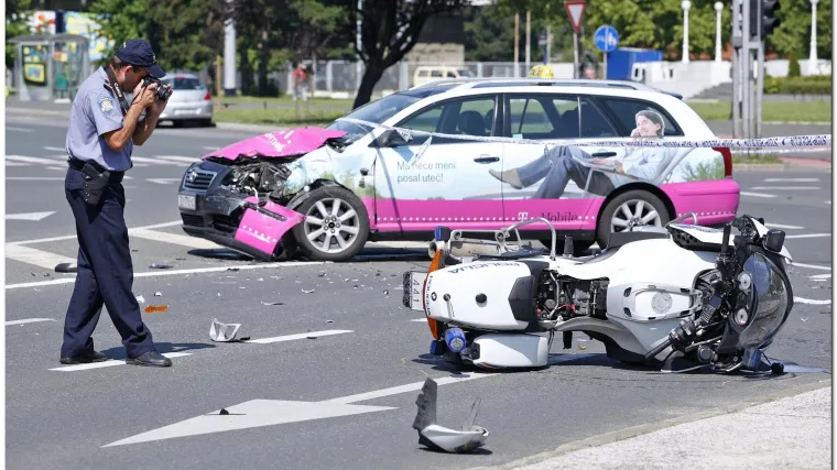 Policajac teško ozlijeđen u sudaru
