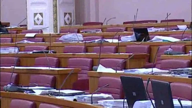 HDZ bez kvoruma za zakon o oplodnji