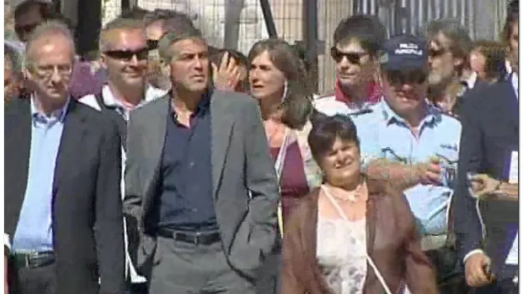 Clooney uzbunio L'Aquilu