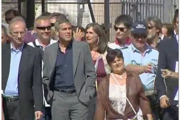 Clooney uzbunio L'Aquilu