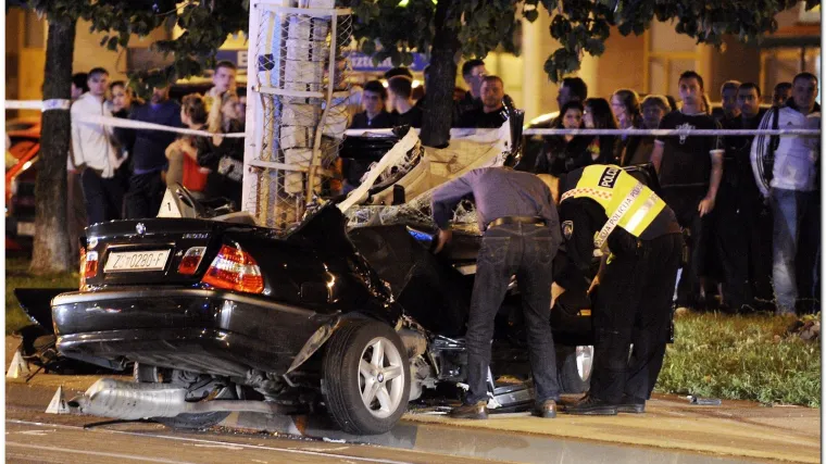 Zabili se BMW-om u stup i poginuli