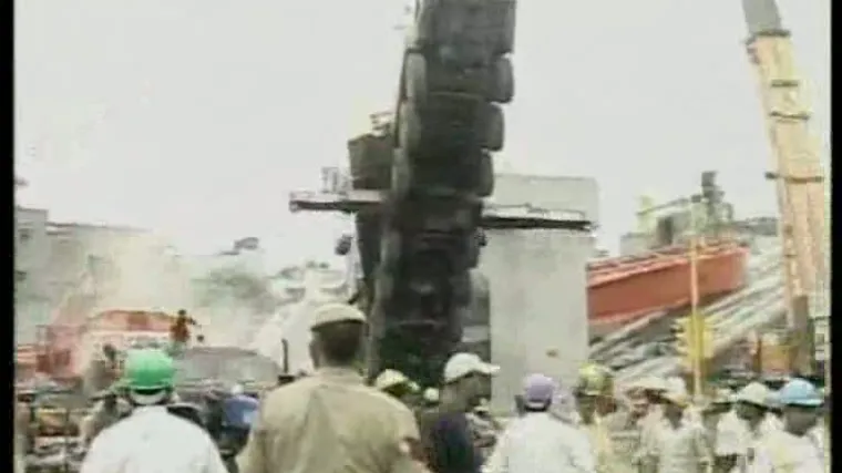 Nakon mosta, ru&scaron;ile se i dizalice