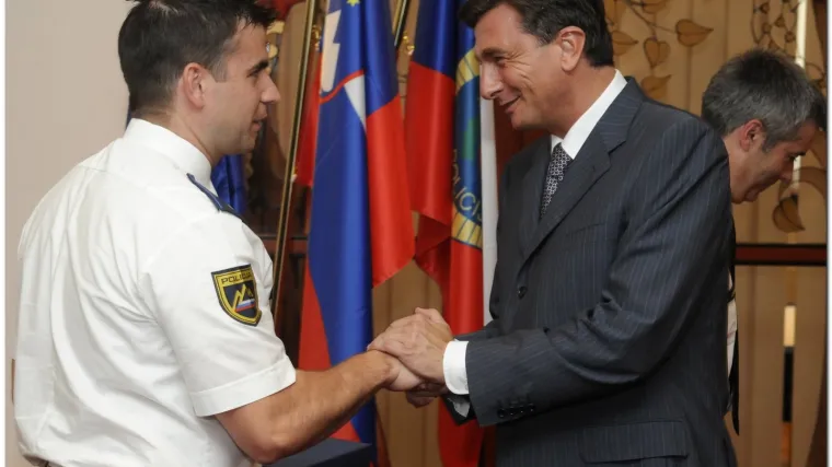 400 eura i medalja za hrabrog policajca