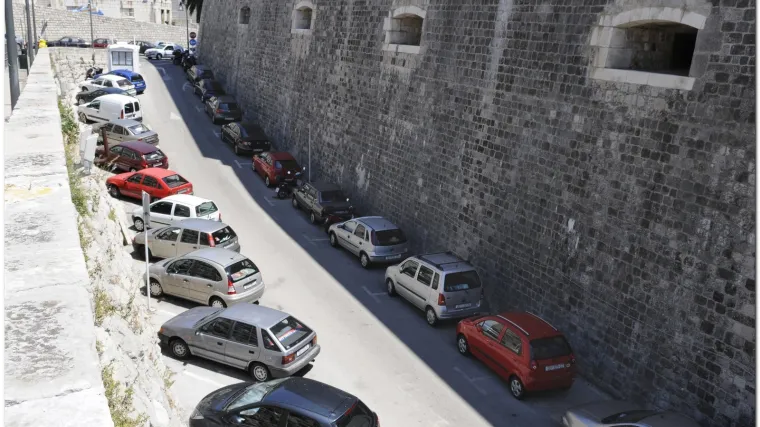 Dubrovnik: Sat parkiranja 30 kuna