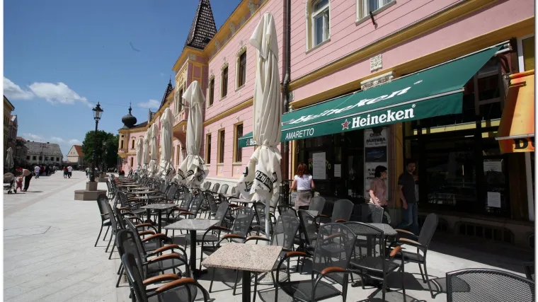 Pu&scaron;ači u velikom luku zaobilaze kafiće