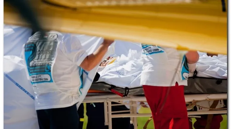 Massa se zabio u zid i razbio glavu