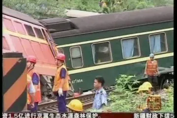 Vlak izletio zbog odrona zemlje