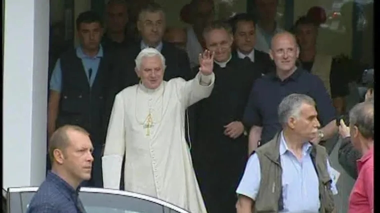 Papa se odmorio pa oti&scaron;ao u ljetnikovac