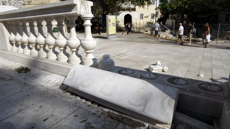 Vandali porazbijali centar Zadra