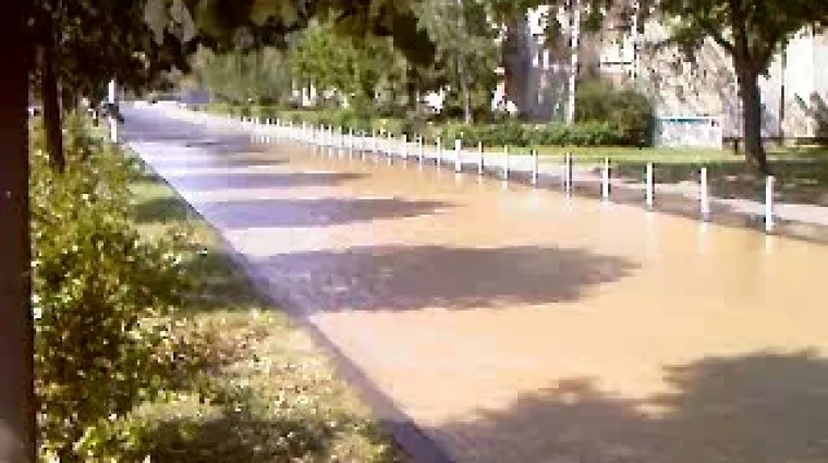 Puknuta cijev potopila Utrine