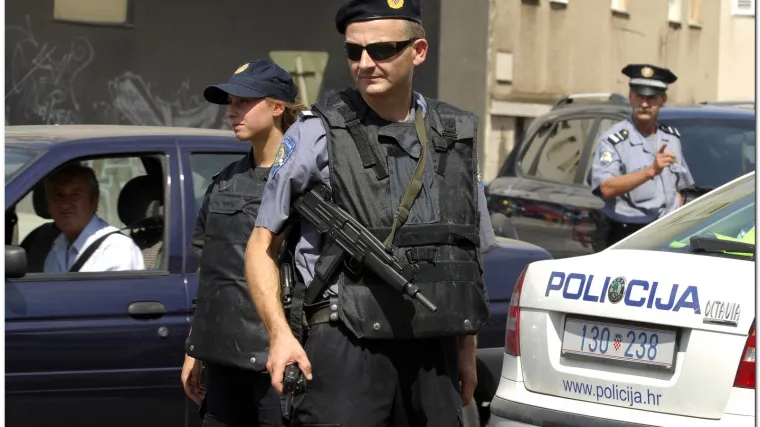 Naoružan pu&scaron;kom opljačkao banku