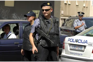 Naoružan puškom opljačkao banku