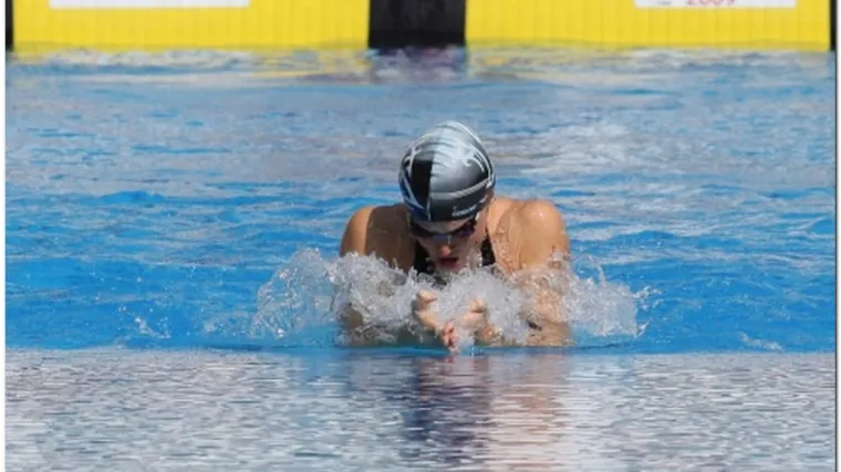 Otac plivačice Higl istetovirao njeno vrijeme na glavi