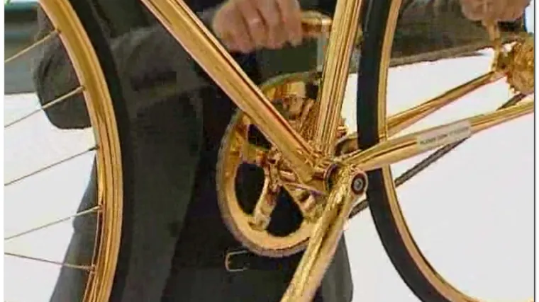 Biciklista izvlačili iz provalije