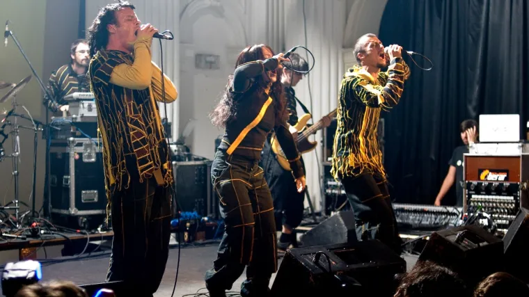 Kamenjem na Dubiozu Kolektiv