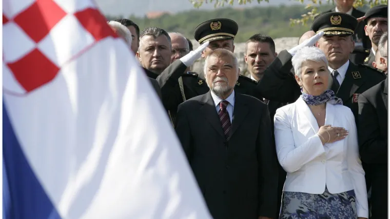 Mesić odbio doći na misu