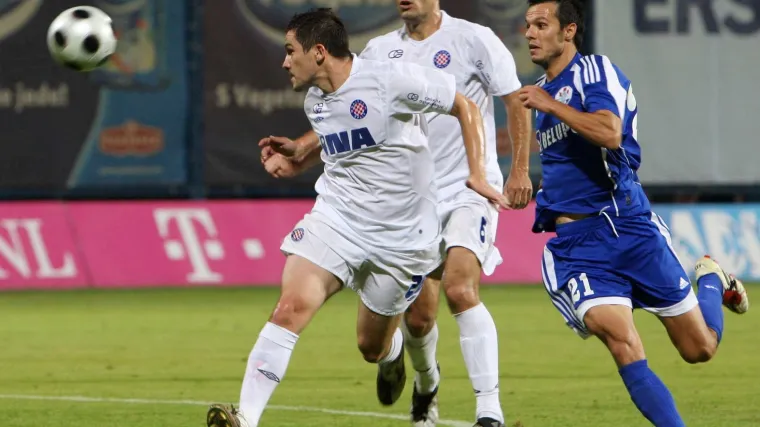 Hajduk pokleknuo i pred Slavenom