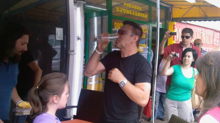 Bono na Tre&scaron;njevci pio kavu!