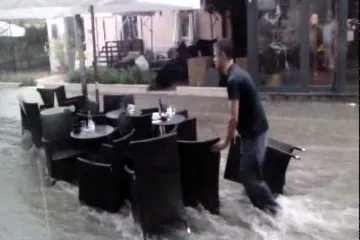 Konobar pecao terasu