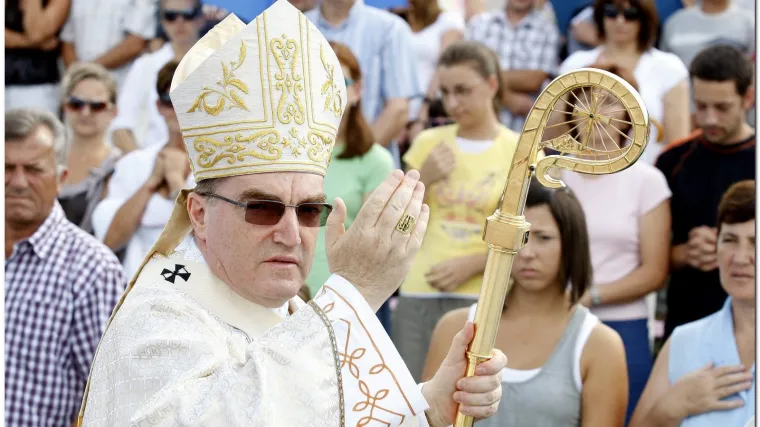 Bozanić: Javni prostor treba mjesto za Boga