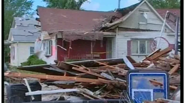 Tornado razorio crkvu