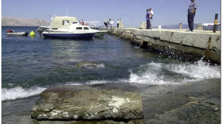 Kod Senja plivaju fekalije