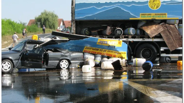 Prolile se stotine litara jestivog ulja