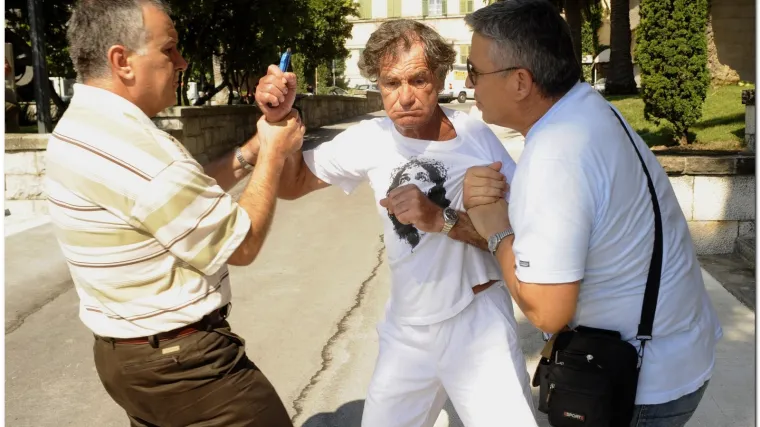 Split: Htio si prerezati žile ispred Poglavarstva