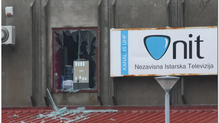 Pet godina zatvora zbog bombe u Pazinu