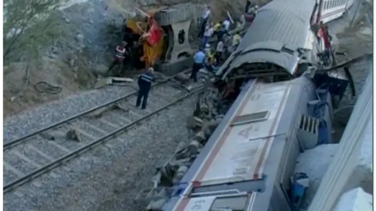 Vlak se sudario s bagerom