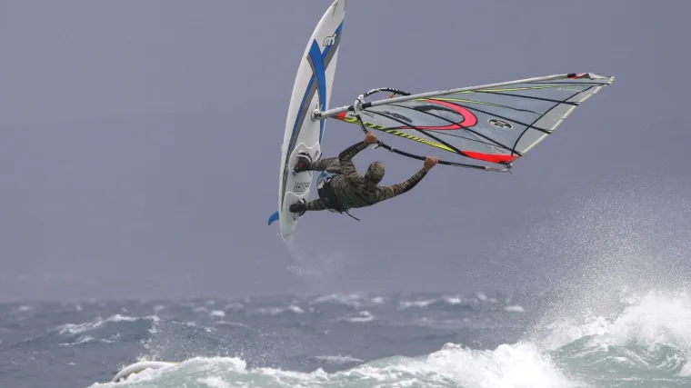 Rumunjskog surfera odnijela bura